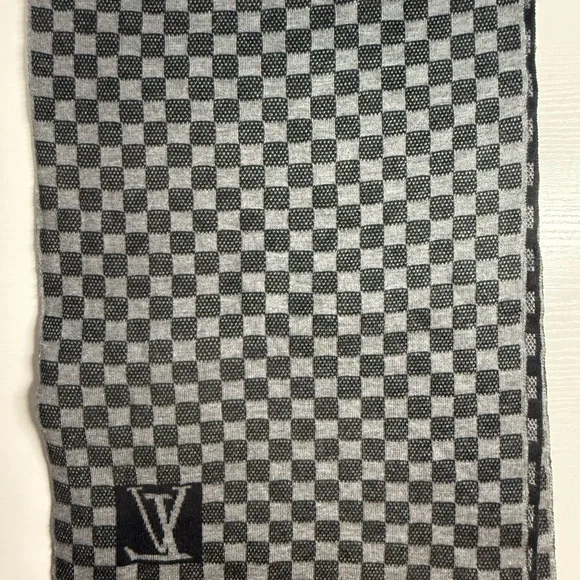 Louis Vuitton Black and Gray Checkered Scarf